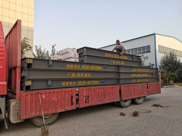 數(shù)字式電子汽車衡發(fā)貨現(xiàn)場(chǎng)